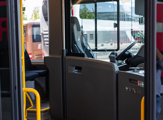 Eingangsbereich Bus