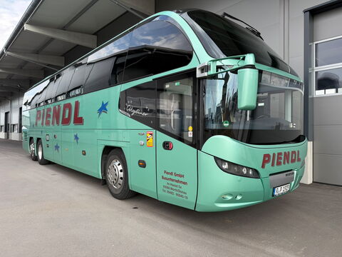 Neoplan City Liner in Piendl Firmenlackierung mit Firmenaufdruck