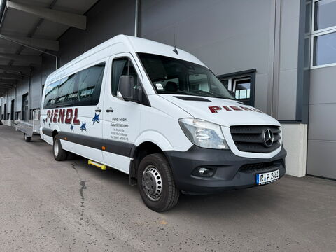 Mercedes Benz Sprinter mit Firmenbeschriftung